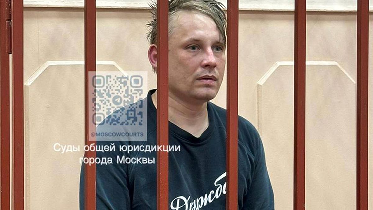 Ruská policie zatkla dva novináře a obvinila je z „extremismu“